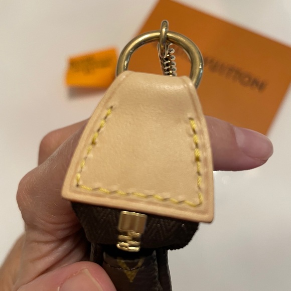 Mini pochette accessoires in monogram canvas - Picture 4 of 11